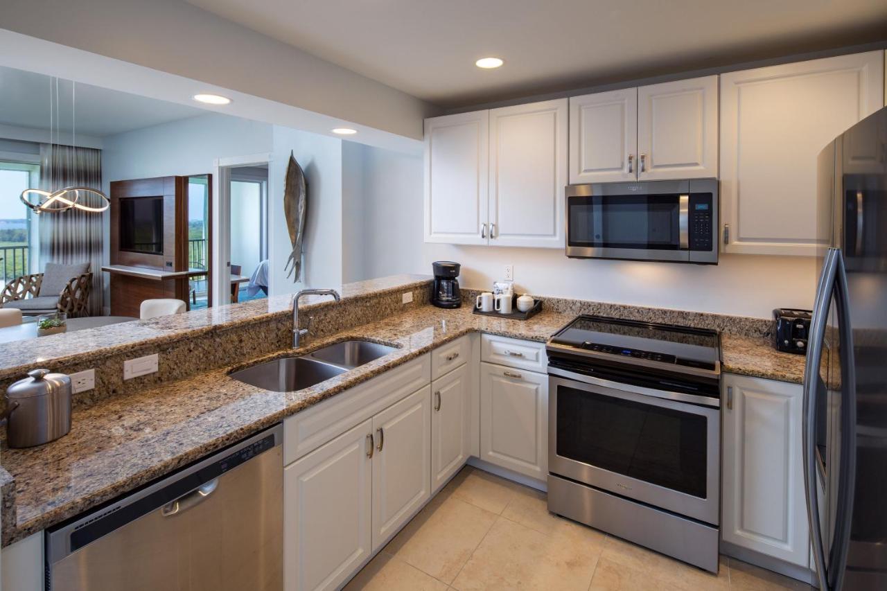 Oasis Suite, 2 Bedroom Larger Suite, Marina view, Balcony